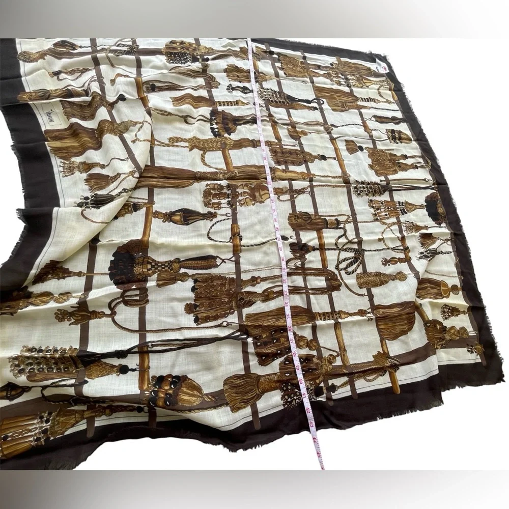 Mondi Chic Black and Cream Scarf